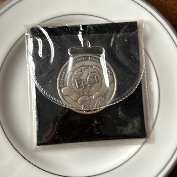 Walt Disney World and Epcot year 2000 commemorative coin - Picture 6 of 6